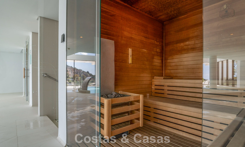 Contemporary luxury apartment with sea views for sale in a boutique complex near Marbella town 784611