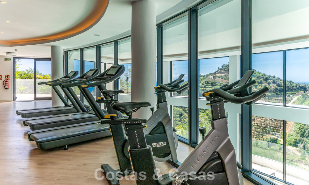 Contemporary luxury apartment with sea views for sale in a boutique complex near Marbella town 784615