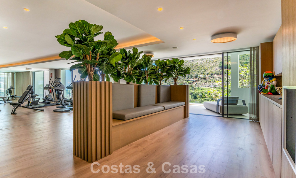 Contemporary luxury apartment with sea views for sale in a boutique complex near Marbella town 784616