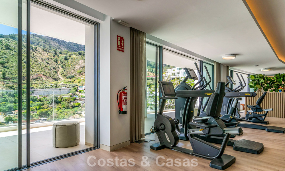 Contemporary luxury apartment with sea views for sale in a boutique complex near Marbella town 784618