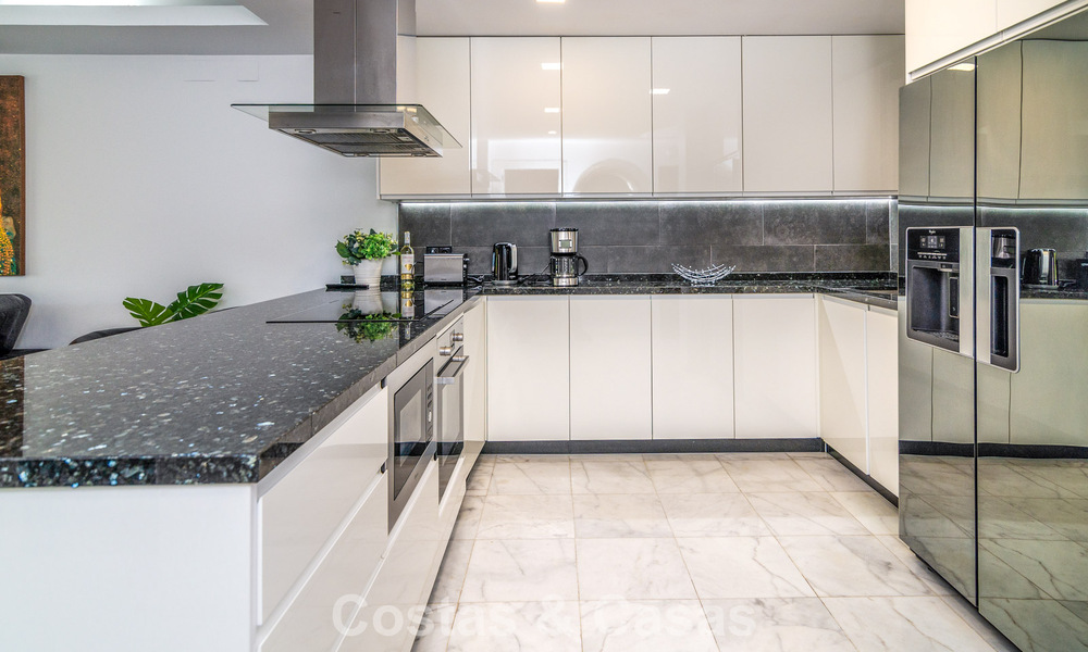 Luxury apartment for sale in the prestigious Puente Romano resort on Marbella's Golden Mile 784655