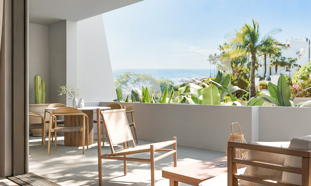 Renovated apartment with sea views for sale in a frontline beach complex within walking distance of Puerto Banús, Marbella 784676