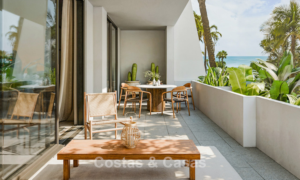 Renovated apartment with sea views for sale in a frontline beach complex within walking distance of Puerto Banús, Marbella 784681