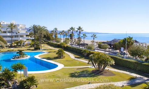 Penthouse for sale on the beachfront with stunning sea views in Puerto Banus, Marbella 784787