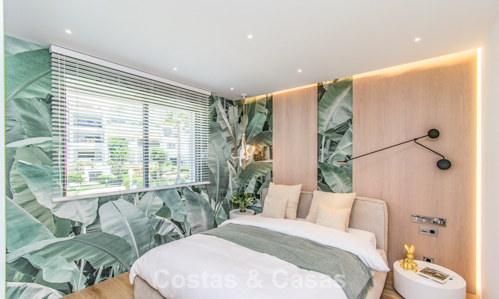 High-quality renovated beachfront townhouse with stunning sea views for sale on Marbella's Golden Mile 784695