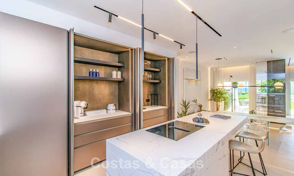 High-quality renovated beachfront townhouse with stunning sea views for sale on Marbella's Golden Mile 784697