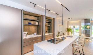 High-quality renovated beachfront townhouse with stunning sea views for sale on Marbella's Golden Mile 784697 