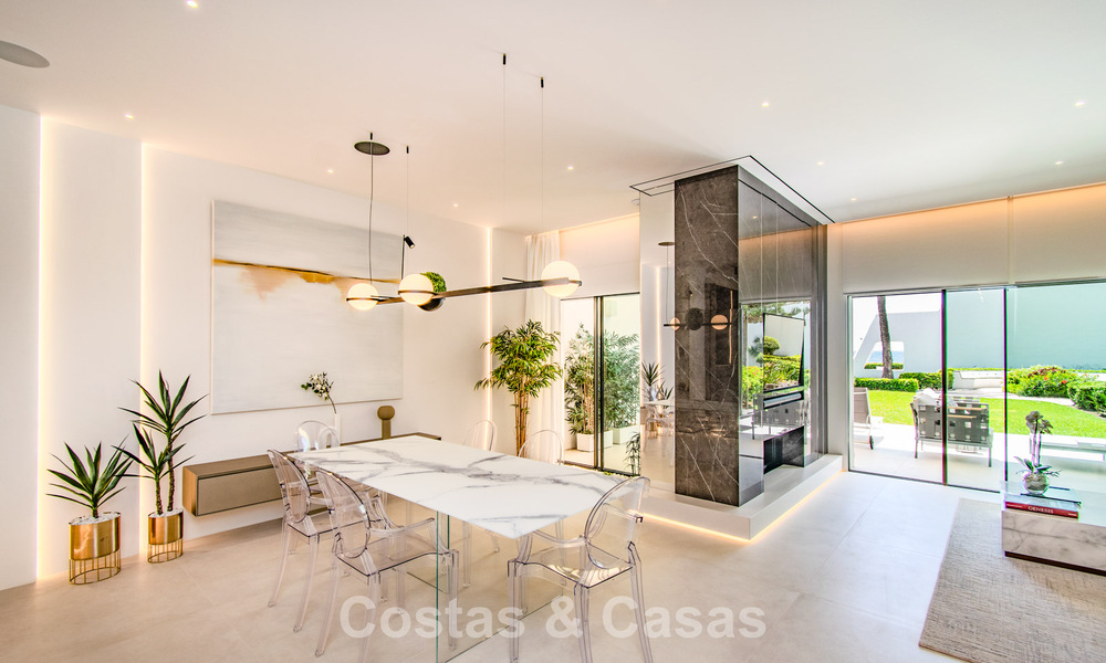 High-quality renovated beachfront townhouse with stunning sea views for sale on Marbella's Golden Mile 784698