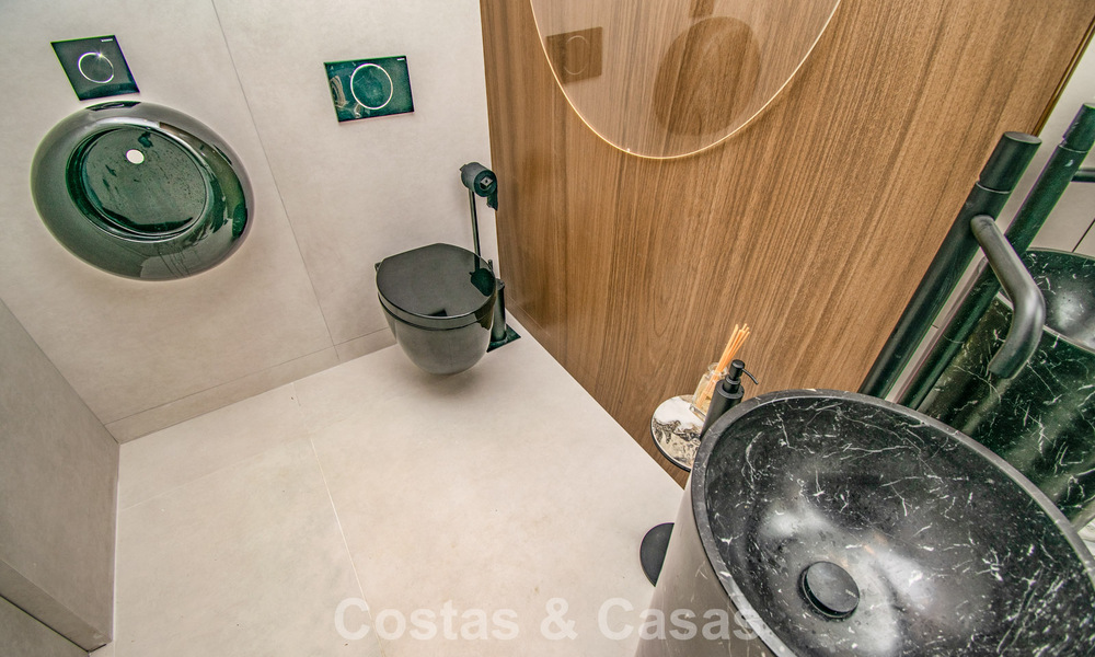 High-quality renovated beachfront townhouse with stunning sea views for sale on Marbella's Golden Mile 784701