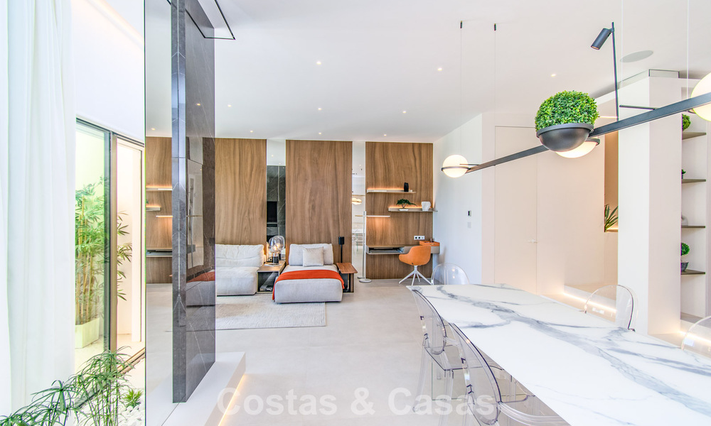 High-quality renovated beachfront townhouse with stunning sea views for sale on Marbella's Golden Mile 784702