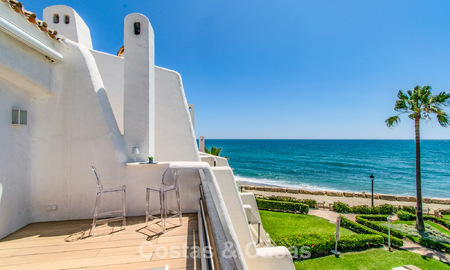 High-quality renovated beachfront townhouse with stunning sea views for sale on Marbella's Golden Mile 784705