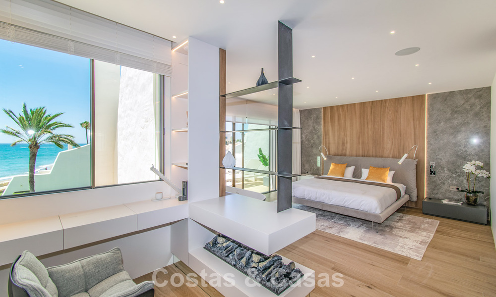High-quality renovated beachfront townhouse with stunning sea views for sale on Marbella's Golden Mile 784707