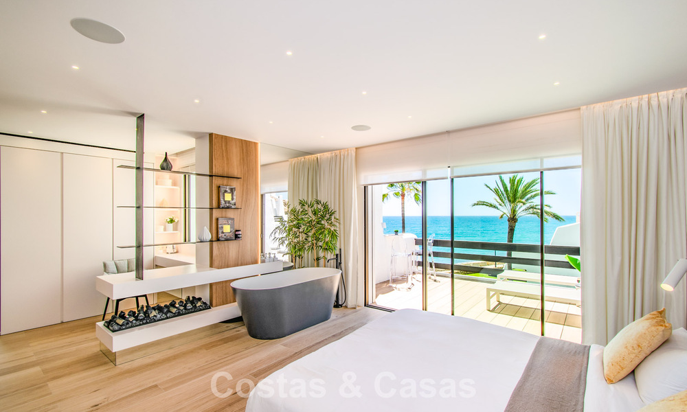 High-quality renovated beachfront townhouse with stunning sea views for sale on Marbella's Golden Mile 784710