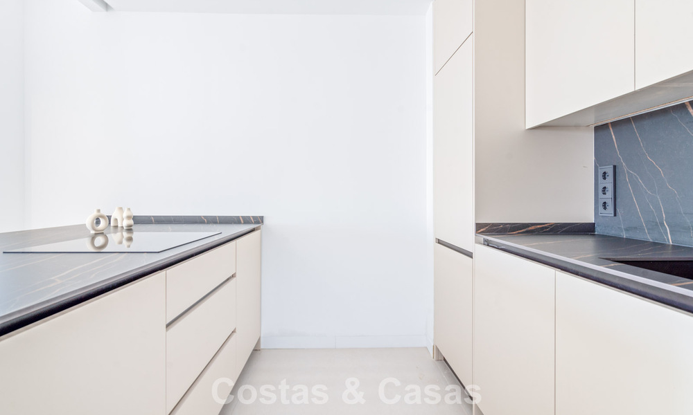 Renovated homes for sale within walking distance of a golf club, New Golden Mile between Marbella and Estepona 784756