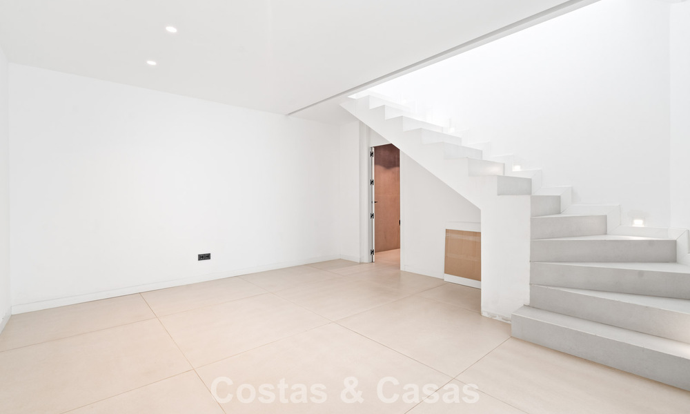 Renovated homes for sale within walking distance of a golf club, New Golden Mile between Marbella and Estepona 784760
