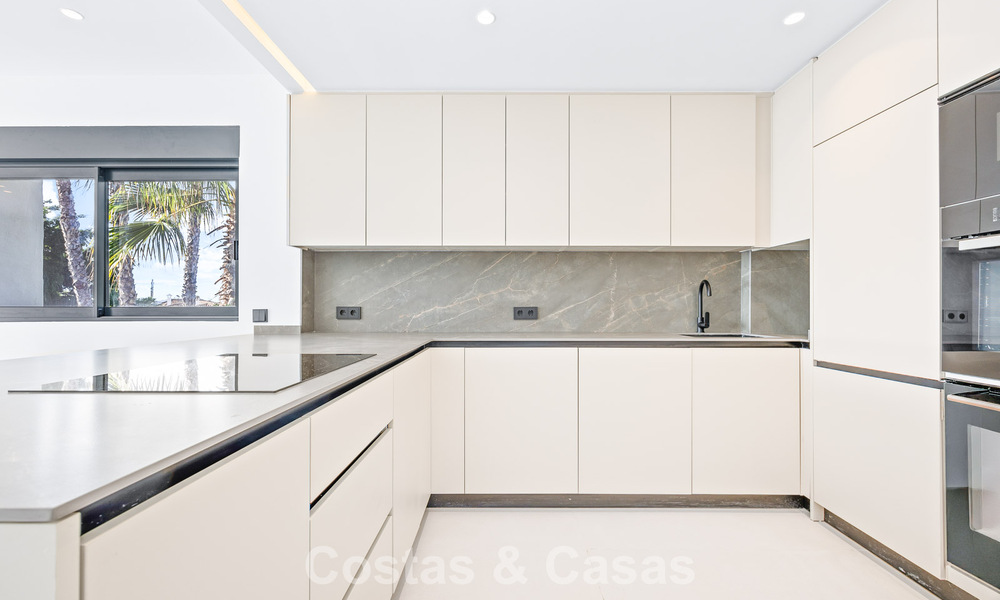 Renovated homes for sale within walking distance of a golf club, New Golden Mile between Marbella and Estepona 784768