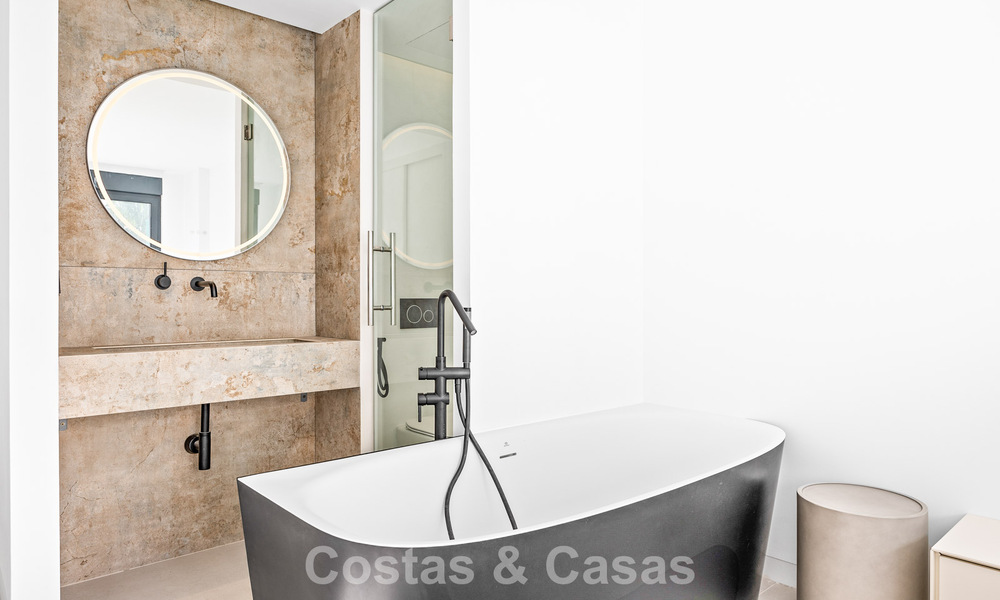 Renovated homes for sale within walking distance of a golf club, New Golden Mile between Marbella and Estepona 784769