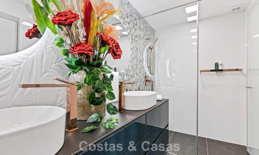 Modernized luxury apartment with panoramic sea views for sale in a golf resort in Marbella - Benahavis 784838