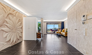 Modernized luxury apartment with panoramic sea views for sale in a golf resort in Marbella - Benahavis 784843 