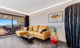 Modernized luxury apartment with panoramic sea views for sale in a golf resort in Marbella - Benahavis 784845 