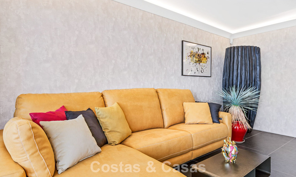 Modernized luxury apartment with panoramic sea views for sale in a golf resort in Marbella - Benahavis 784848