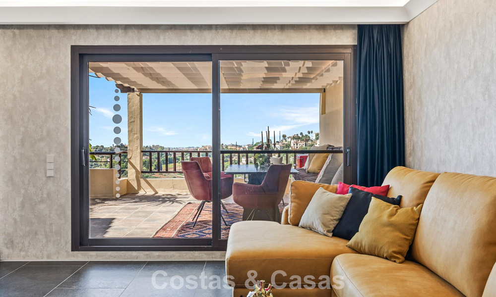 Modernized luxury apartment with panoramic sea views for sale in a golf resort in Marbella - Benahavis 784851