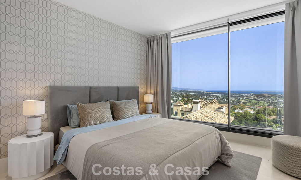 Duplex apartment with villa-like charm for sale in a luxury complex in La Quinta, Marbella - Benahavis 784854