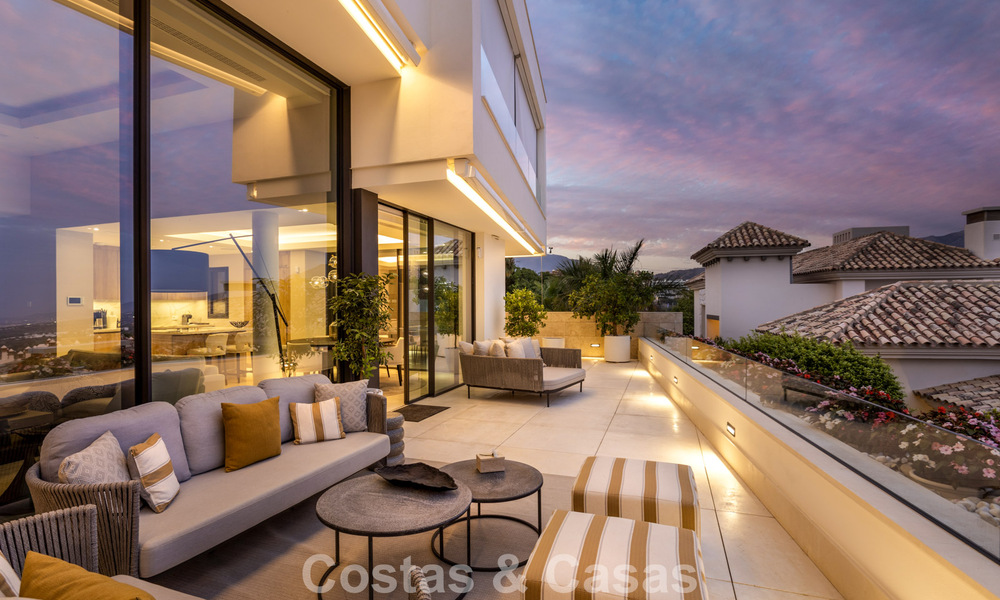 Duplex apartment with villa-like charm for sale in a luxury complex in La Quinta, Marbella - Benahavis 784860