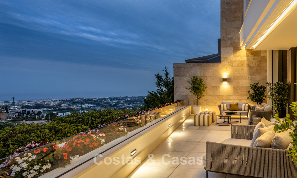 Duplex apartment with villa-like charm for sale in a luxury complex in La Quinta, Marbella - Benahavis 784862