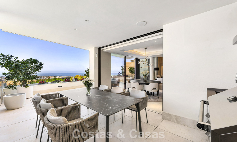 Duplex apartment with villa-like charm for sale in a luxury complex in La Quinta, Marbella - Benahavis 784882
