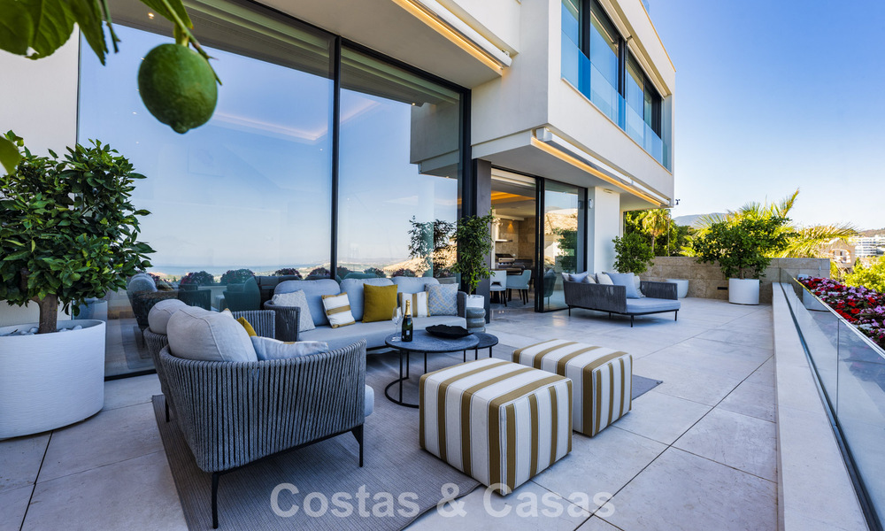 Duplex apartment with villa-like charm for sale in a luxury complex in La Quinta, Marbella - Benahavis 784883