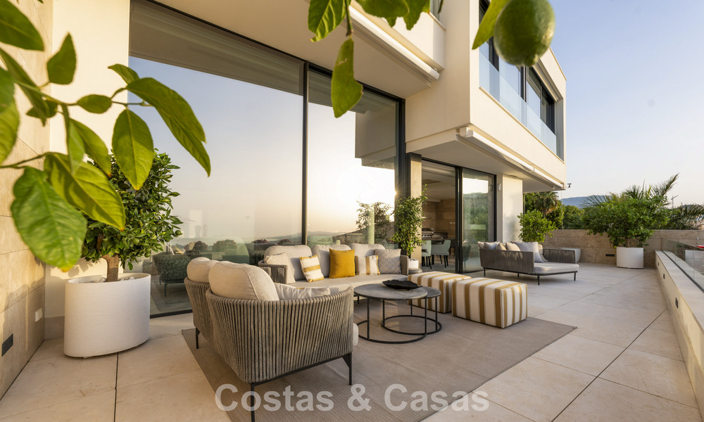 Duplex apartment with villa-like charm for sale in a luxury complex in La Quinta, Marbella - Benahavis 784886