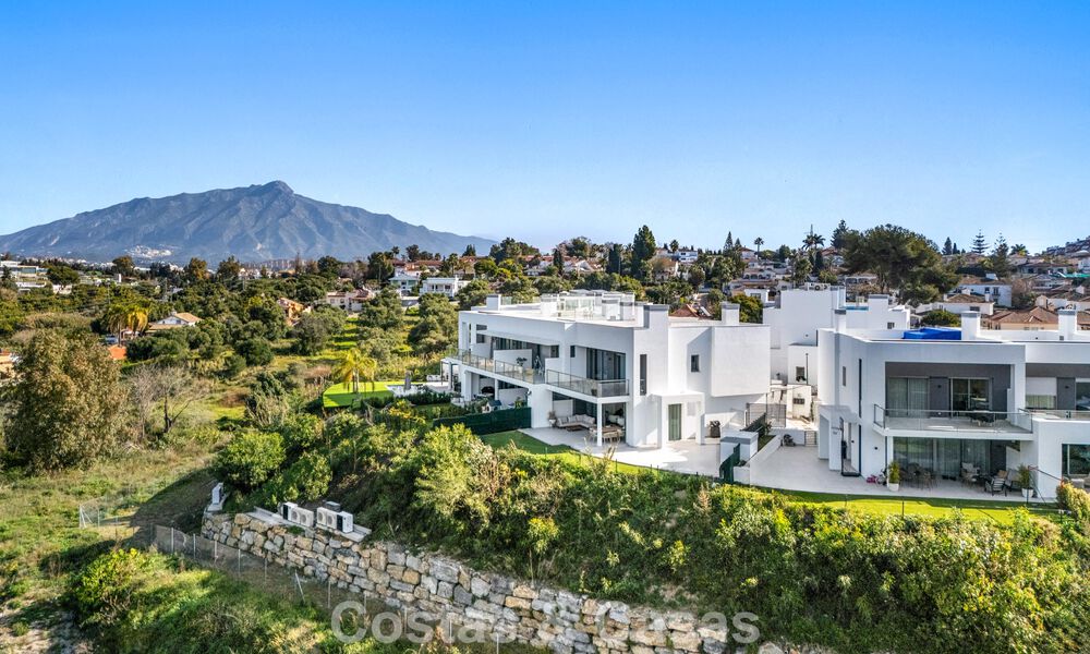 Semi-detached villa with golf, mountain, and sea views for sale close to amenities in Guadalmina and San Pedro, Marbella 785001