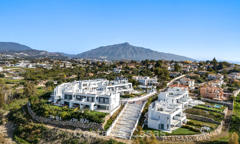 Semi-detached villa with golf, mountain, and sea views for sale close to amenities in Guadalmina and San Pedro, Marbella 785002