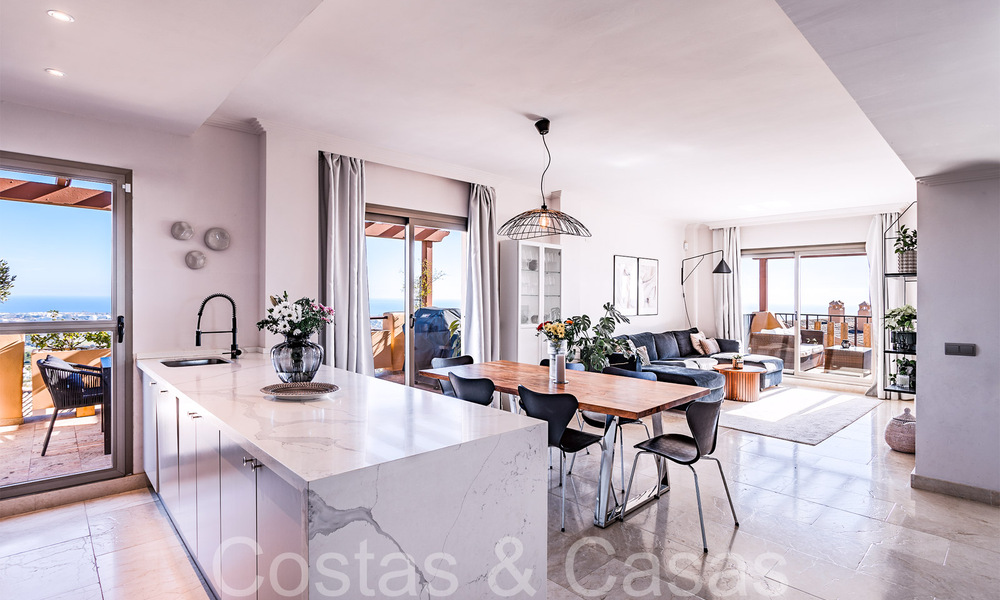 Ready to move in, luxury penthouse with panoramic views of golf, sea and mountains for sale in Benahavis - Marbella 784803