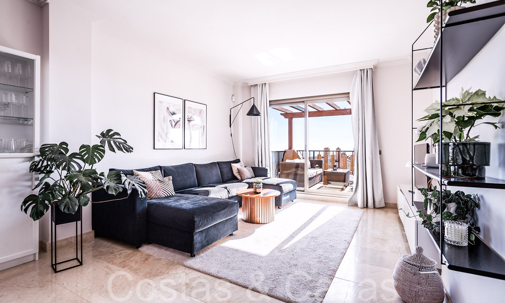 Ready to move in, luxury penthouse with panoramic views of golf, sea and mountains for sale in Benahavis - Marbella 784806