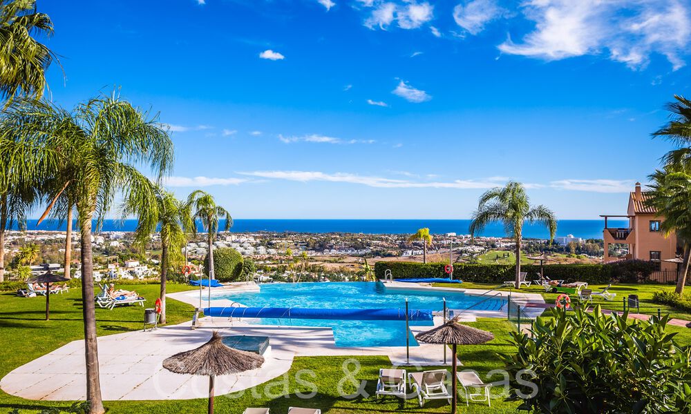 Ready to move in, luxury penthouse with panoramic views of golf, sea and mountains for sale in Benahavis - Marbella 784811