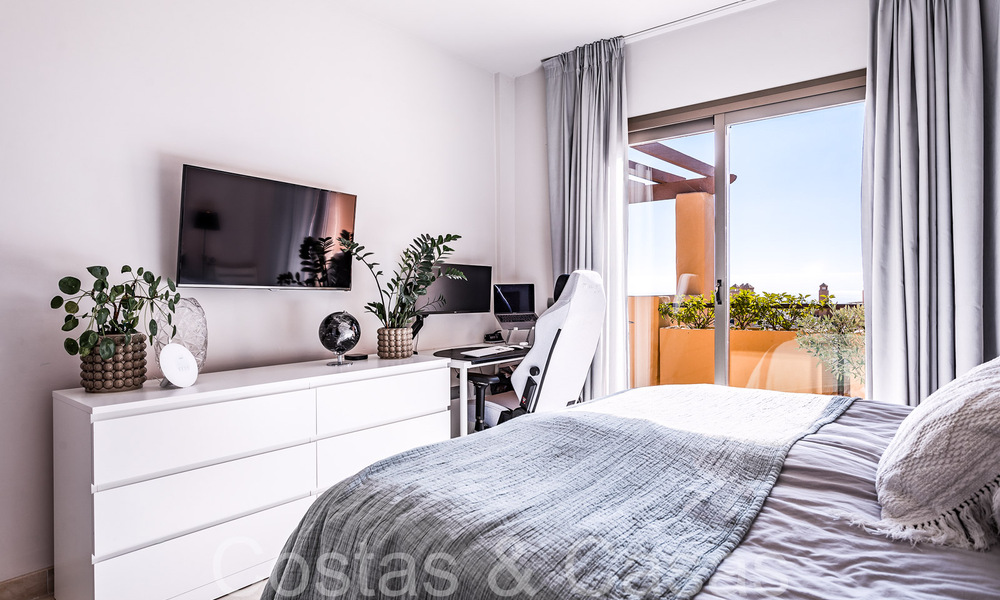 Ready to move in, luxury penthouse with panoramic views of golf, sea and mountains for sale in Benahavis - Marbella 784817