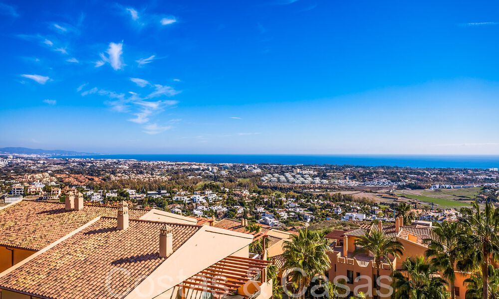 Ready to move in, luxury penthouse with panoramic views of golf, sea and mountains for sale in Benahavis - Marbella 784821