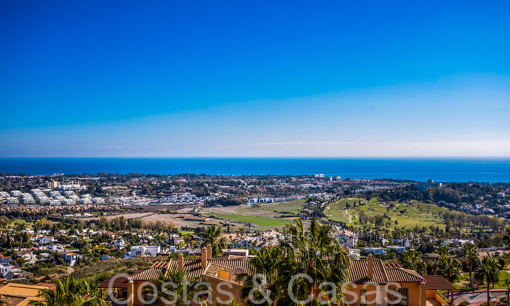 Ready to move in, luxury penthouse with panoramic views of golf, sea and mountains for sale in Benahavis - Marbella 784822
