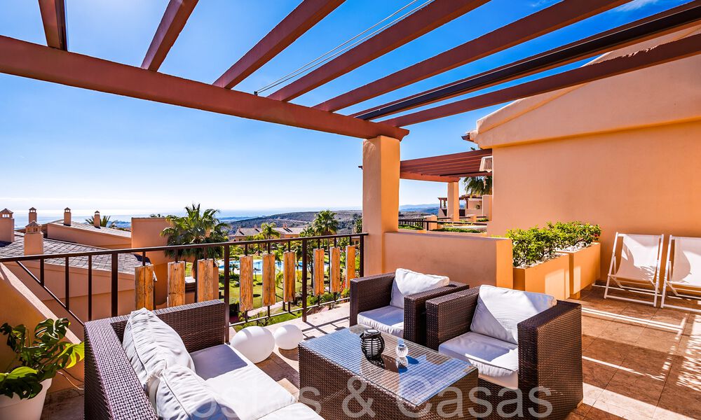 Ready to move in, luxury penthouse with panoramic views of golf, sea and mountains for sale in Benahavis - Marbella 784824