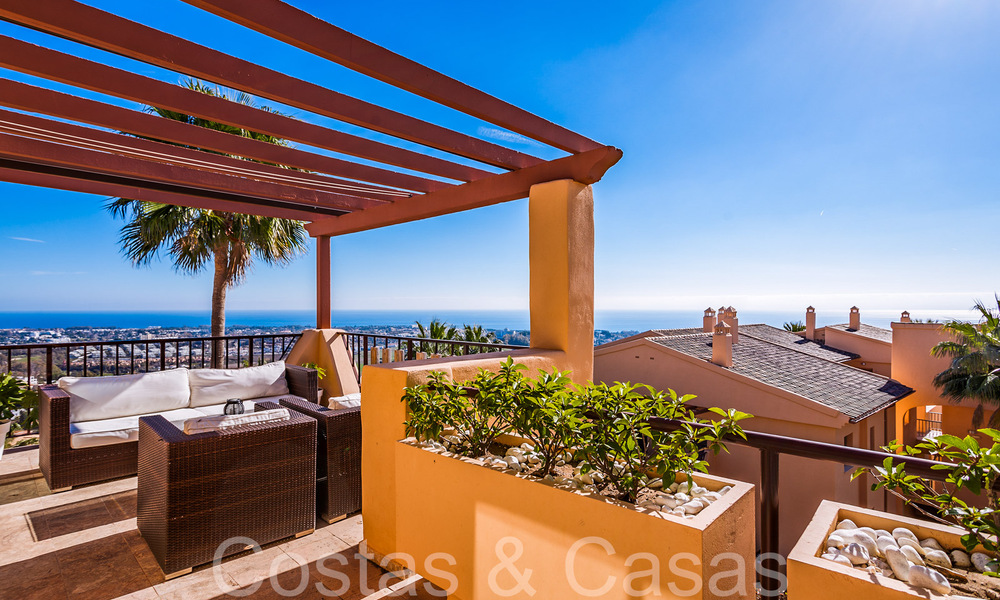 Ready to move in, luxury penthouse with panoramic views of golf, sea and mountains for sale in Benahavis - Marbella 784825