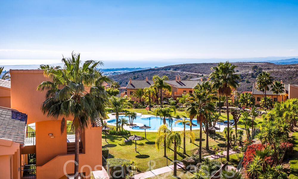 Ready to move in, luxury penthouse with panoramic views of golf, sea and mountains for sale in Benahavis - Marbella 784826