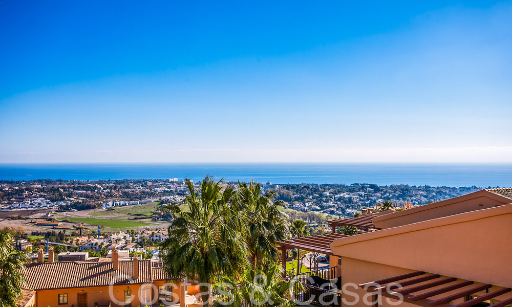 Ready to move in, luxury penthouse with panoramic views of golf, sea and mountains for sale in Benahavis - Marbella 784827
