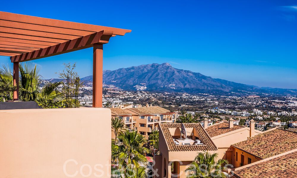 Ready to move in, luxury penthouse with panoramic views of golf, sea and mountains for sale in Benahavis - Marbella 784828