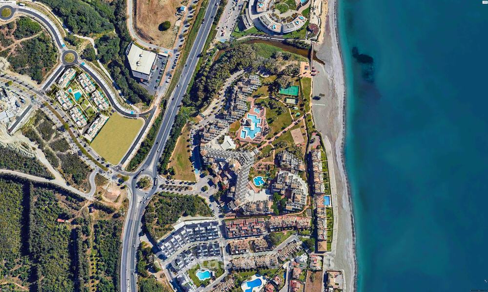 Innovative off-plan apartments for sale within walking distance of amenities and the beach in Estepona, Costa de Sol 784901