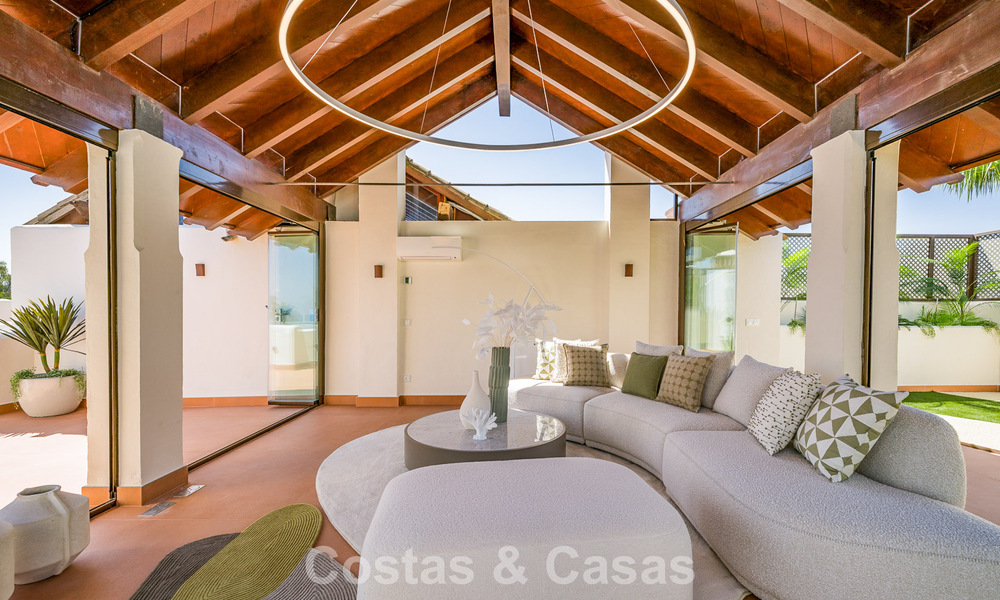 Luxury penthouse with sea views for sale in a gated beach complex on the New Golden Mile between Marbella and Estepona 785021