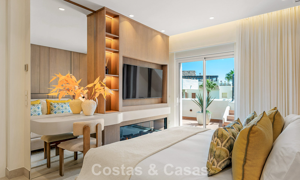 Luxury penthouse with sea views for sale in a gated beach complex on the New Golden Mile between Marbella and Estepona 785026