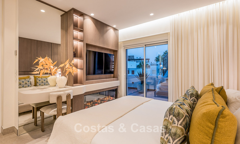 Luxury penthouse with sea views for sale in a gated beach complex on the New Golden Mile between Marbella and Estepona 785029