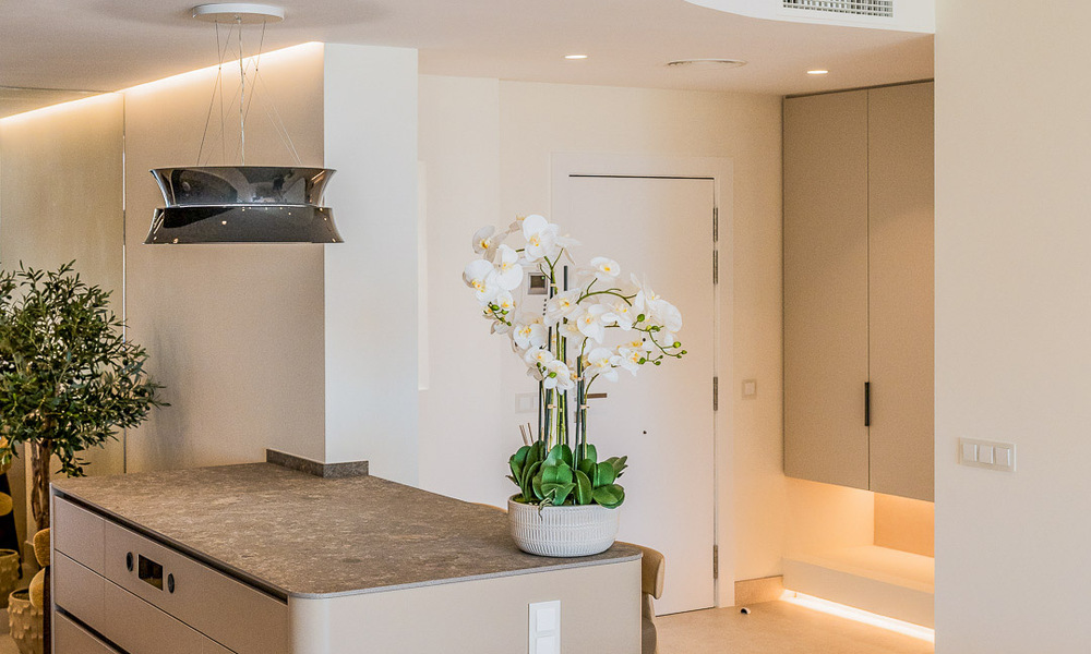 Luxury penthouse with sea views for sale in a gated beach complex on the New Golden Mile between Marbella and Estepona 785033